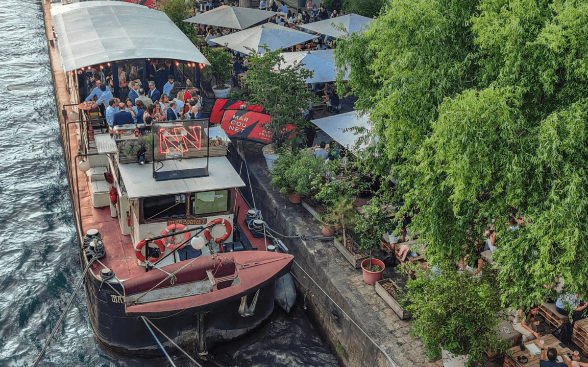 巴黎驳船音乐之夜：免费即兴演奏与外籍人士交流