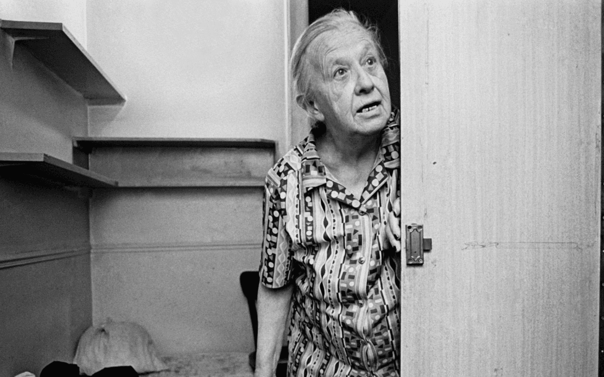 让-路易·库尔蒂纳摄影展《无足轻重的人们》：团结工厂深情呈现